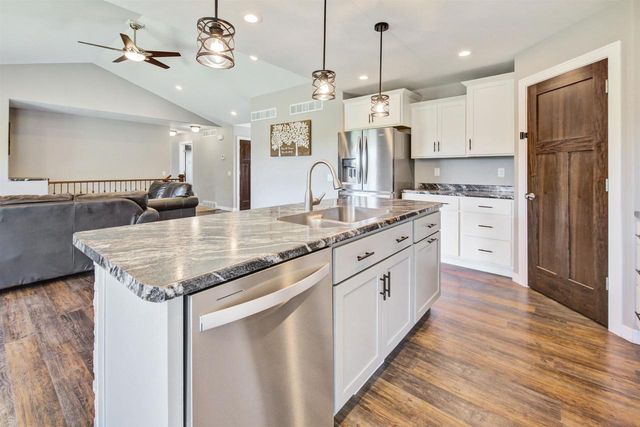 W7431 White Oak Run, Pardeeville, WI 53954