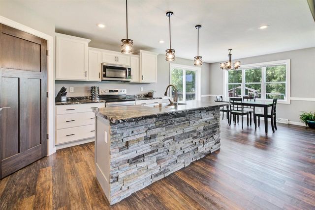 W7431 White Oak Run, Pardeeville, WI 53954
