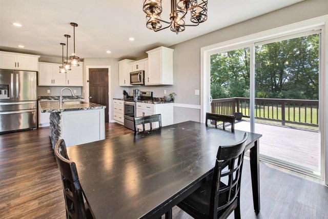 W7431 White Oak Run, Pardeeville, WI 53954