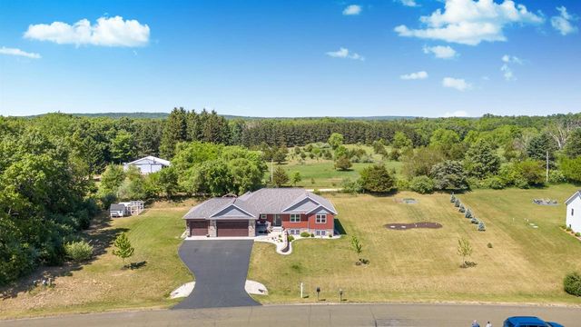 W7431 White Oak Run, Pardeeville, WI 53954