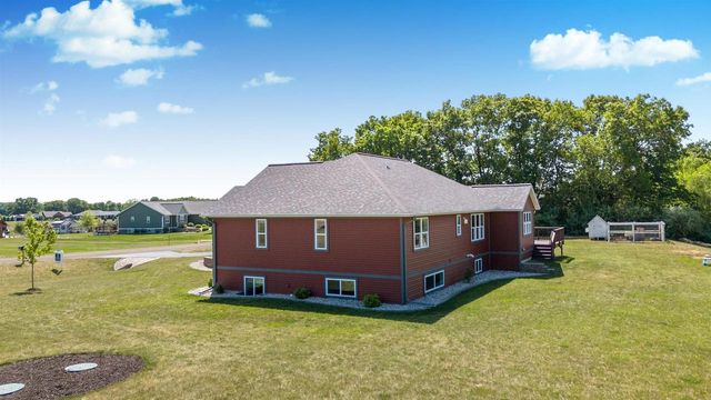 W7431 White Oak Run, Pardeeville, WI 53954