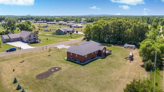 W7431 White Oak Run, Pardeeville, WI 53954