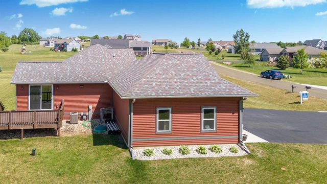 W7431 White Oak Run, Pardeeville, WI 53954