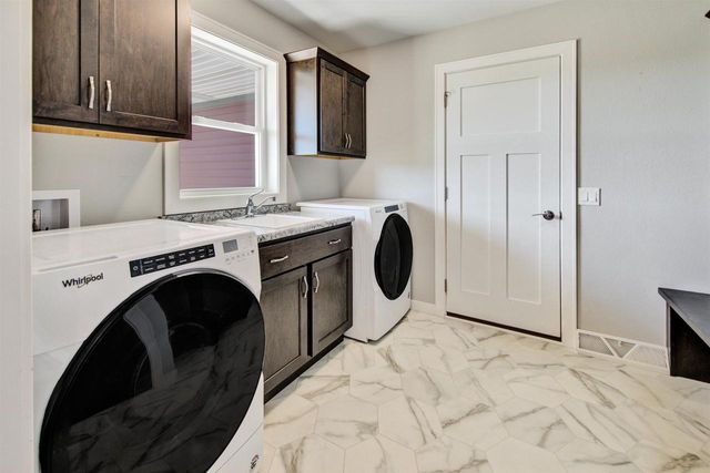 W7431 White Oak Run, Pardeeville, WI 53954