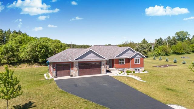 W7431 White Oak Run, Pardeeville, WI 53954
