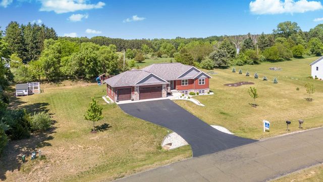 W7431 White Oak Run, Pardeeville, WI 53954