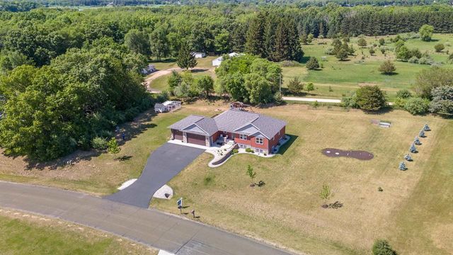 W7431 White Oak Run, Pardeeville, WI 53954