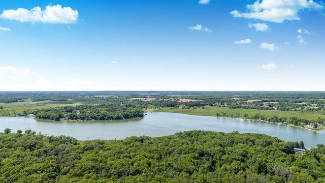 W7431 White Oak Run, Pardeeville, WI 53954
