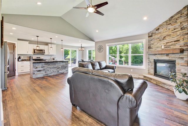 W7431 White Oak Run, Pardeeville, WI 53954