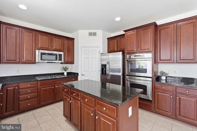 42637 WILLOW BEND DR, Brambleton, VA 20148