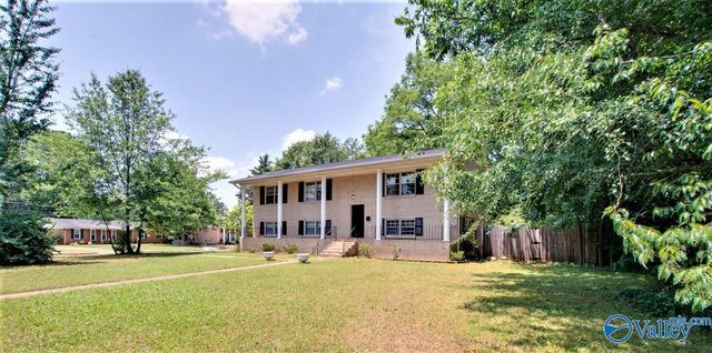 5630 Woodridge Drive, Huntsville, AL 35802