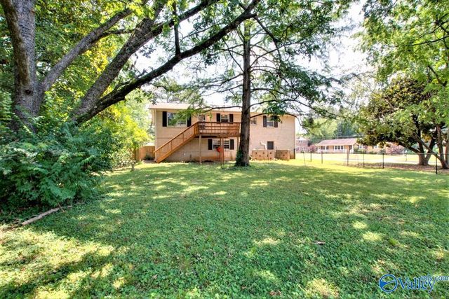 5630 Woodridge Drive, Huntsville, AL 35802