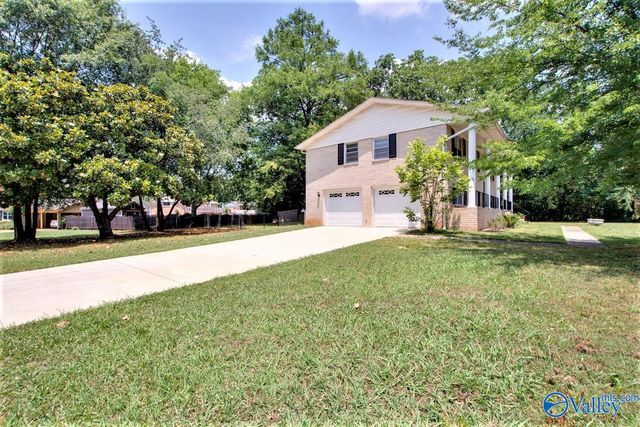 5630 Woodridge Drive, Huntsville, AL 35802