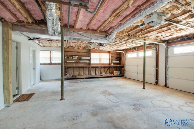 5630 Woodridge Drive, Huntsville, AL 35802