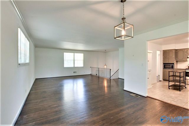 5630 Woodridge Drive, Huntsville, AL 35802