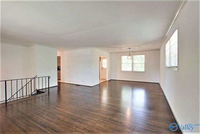 5630 Woodridge Drive, Huntsville, AL 35802