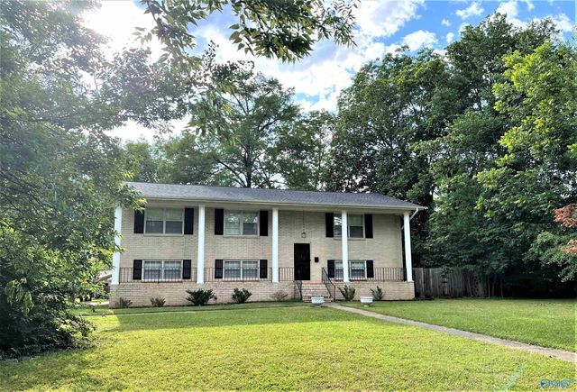 5630 Woodridge Drive, Huntsville, AL 35802