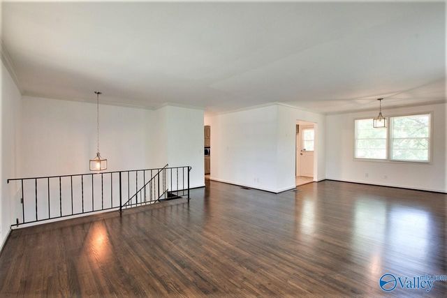 5630 Woodridge Drive, Huntsville, AL 35802