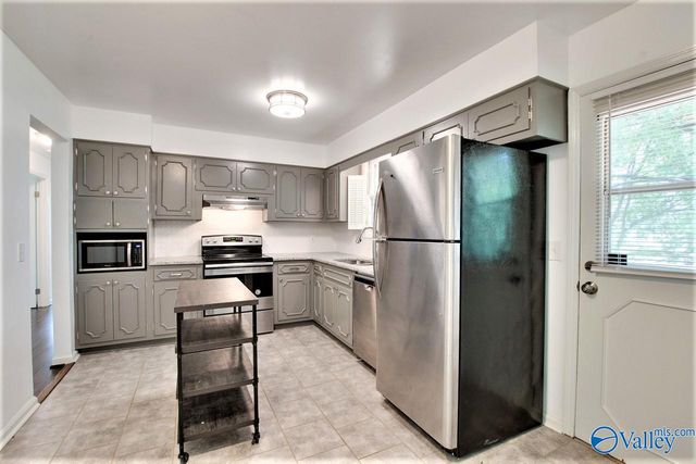 5630 Woodridge Drive, Huntsville, AL 35802