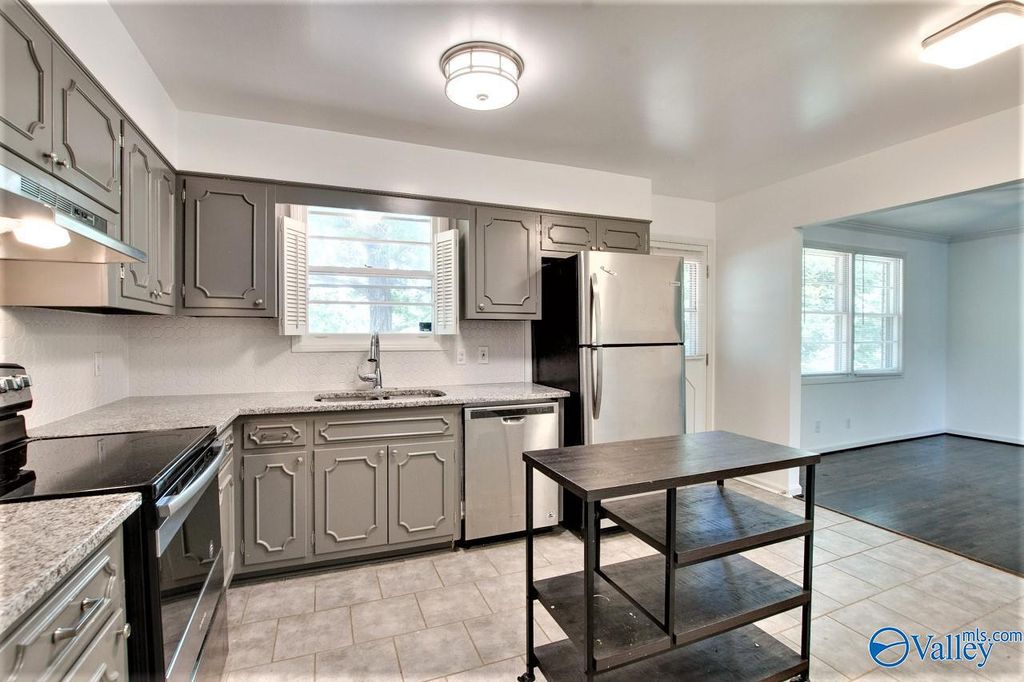 5630 Woodridge Drive, Huntsville, AL 35802