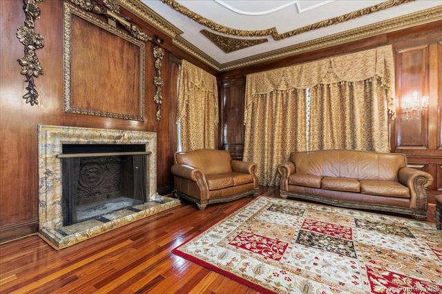 8 Eastway, Bronxville, NY 10708