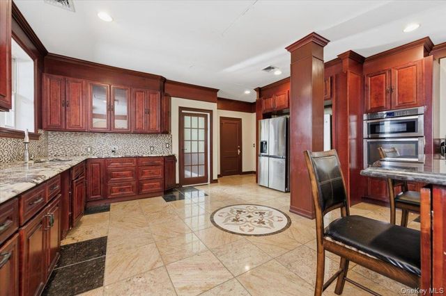 8 Eastway, Bronxville, NY 10708