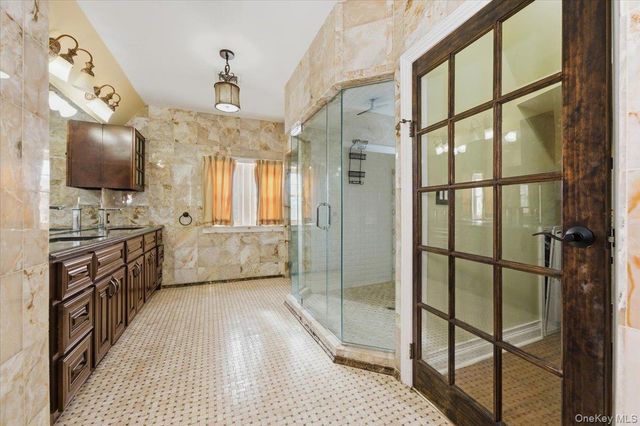 8 Eastway, Bronxville, NY 10708