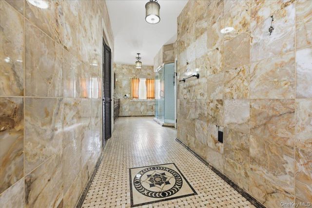 8 Eastway, Bronxville, NY 10708