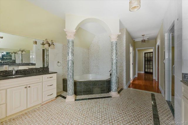 8 Eastway, Bronxville, NY 10708