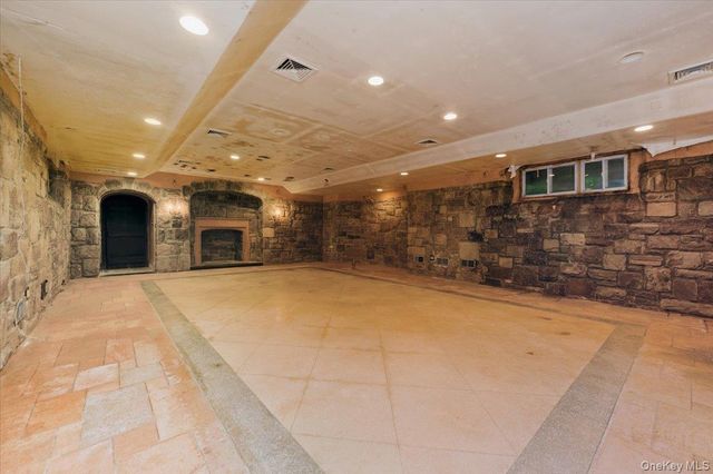 8 Eastway, Bronxville, NY 10708