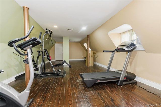 8 Eastway, Bronxville, NY 10708