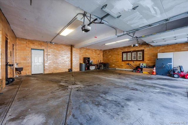 8 Eastway, Bronxville, NY 10708