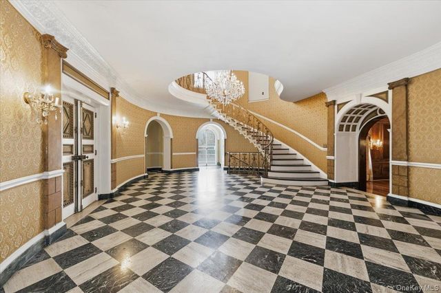 8 Eastway, Bronxville, NY 10708