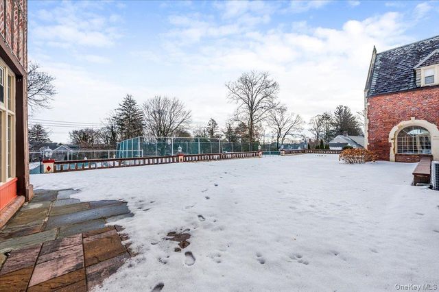 8 Eastway, Bronxville, NY 10708