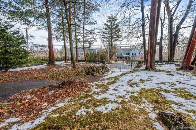 8 Eastway, Bronxville, NY 10708