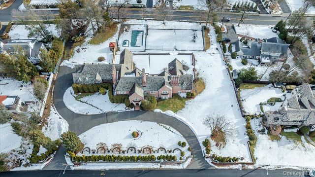 8 Eastway, Bronxville, NY 10708