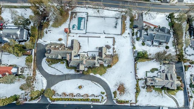 8 Eastway, Bronxville, NY 10708