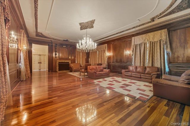 8 Eastway, Bronxville, NY 10708