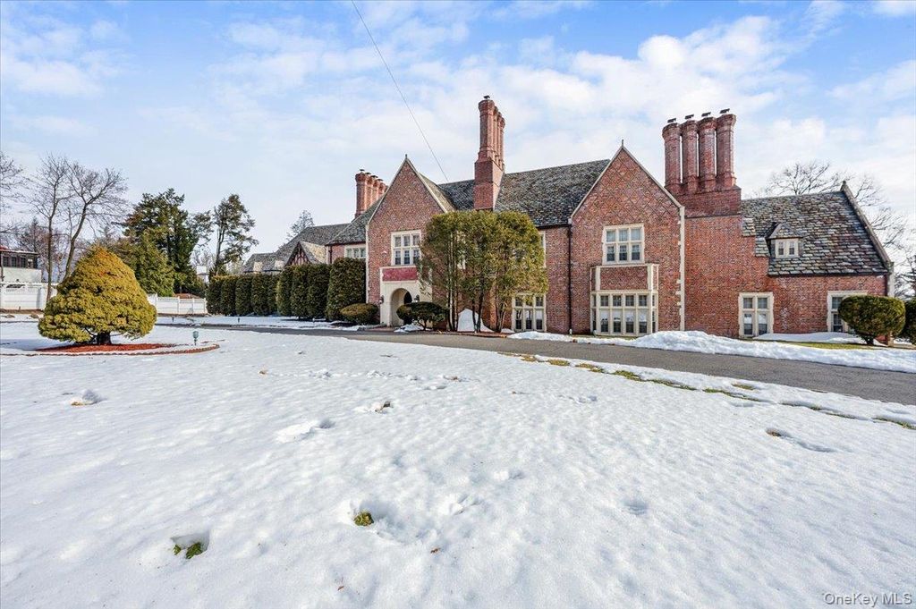 8 Eastway, Bronxville, NY 10708