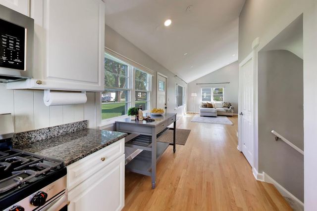 1445 N Webster Street, Naperville, IL 60563