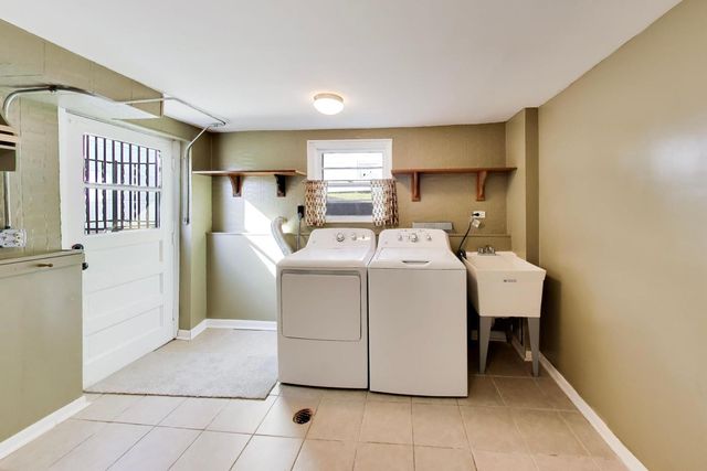 1445 N Webster Street, Naperville, IL 60563