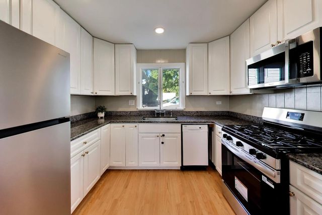1445 N Webster Street, Naperville, IL 60563