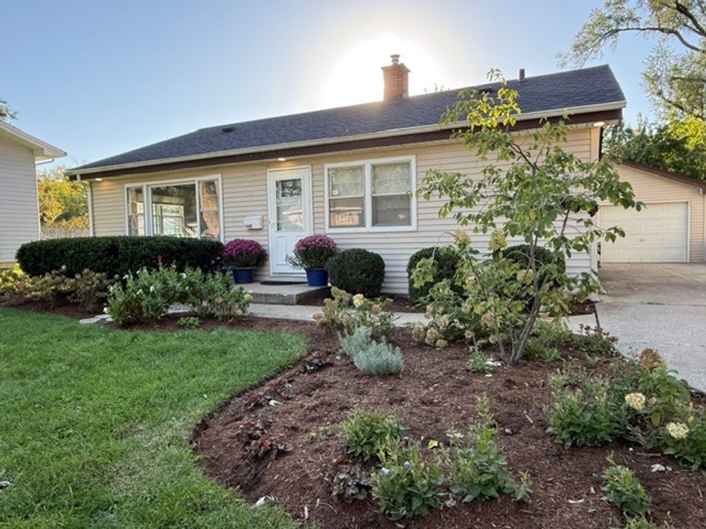 1445 N Webster Street, Naperville, IL 60563
