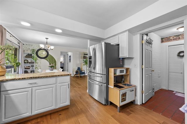 950 Gallaland Avenue, Rochester Hills, MI 48307