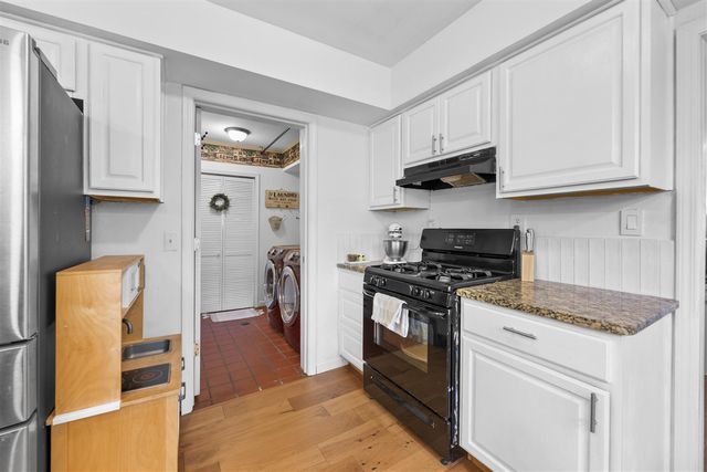950 Gallaland Avenue, Rochester Hills, MI 48307