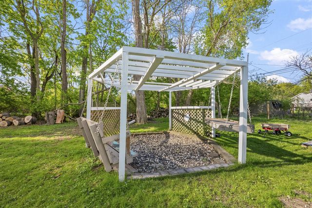 950 Gallaland Avenue, Rochester Hills, MI 48307