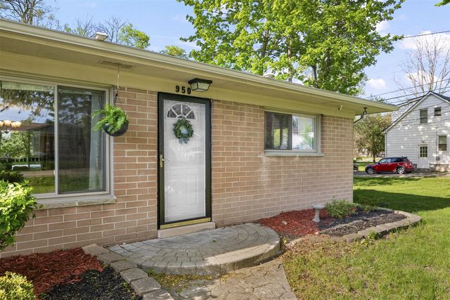 950 Gallaland Avenue, Rochester Hills, MI 48307