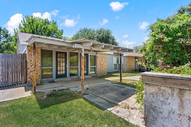 1706 Delaford Circle, Carrollton, TX 75007