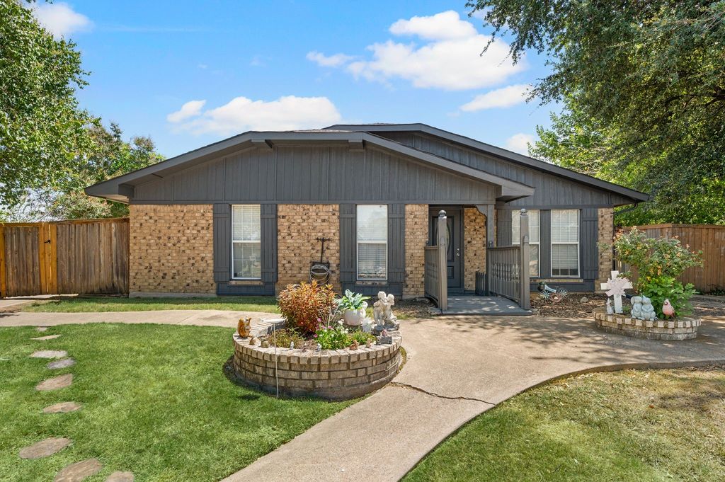 1706 Delaford Circle, Carrollton, TX 75007