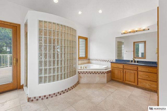 7701 San Mateo Lane, Lincoln, NE 68516